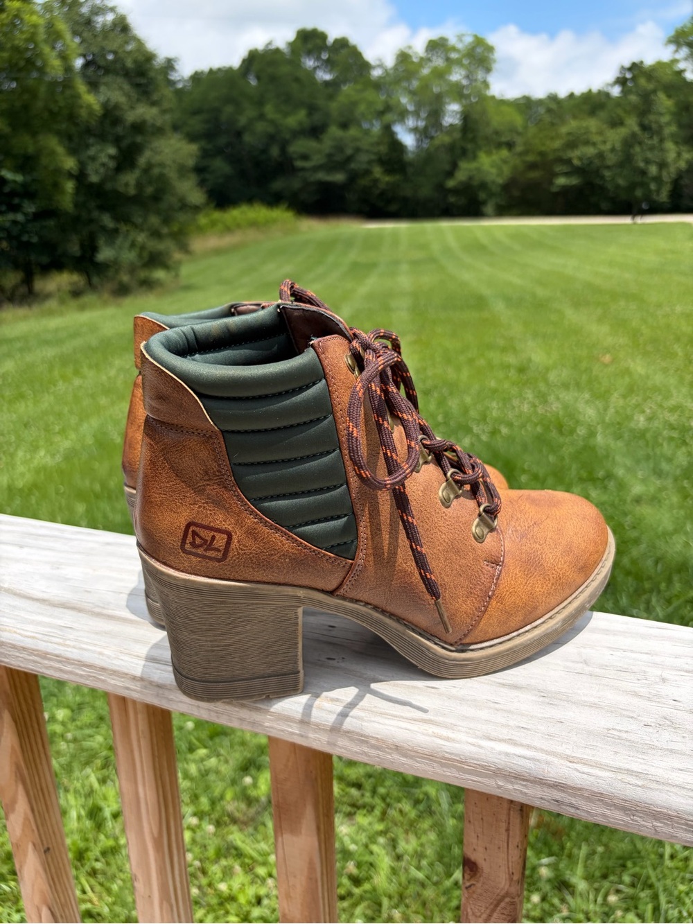 Dirty Laundry Women's 9 Boots Booties Lace Up Block Heel Green Accents Cabincore